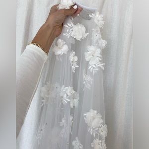 Brand New Floral appliqué veil white